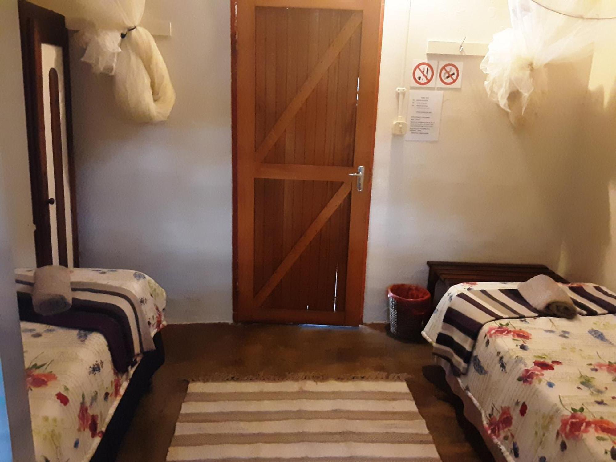 Kai-Oms Backpackers Lodge Outjo Luaran gambar